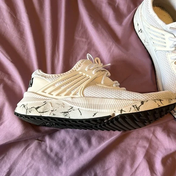 Puma Sneaks - Picture 3 of 5